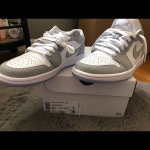 Wold gray jordan 1 lows